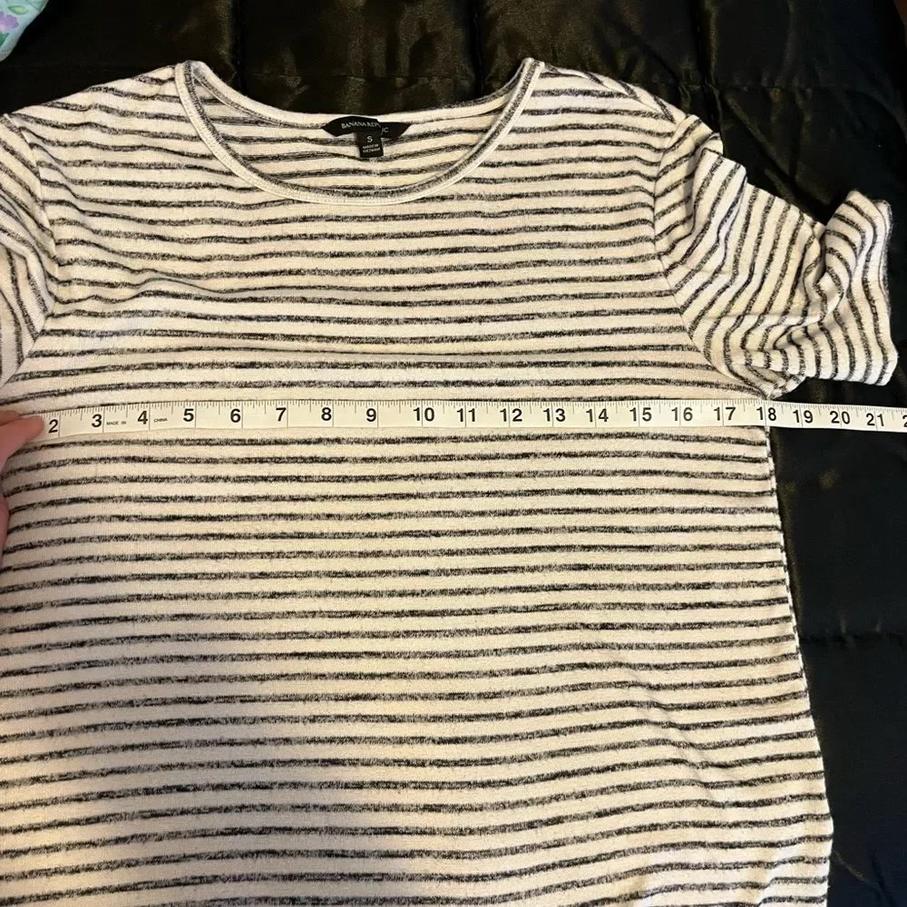 Banana Republic White Blue Striped Short Sleeve Tee Size Small - Picture 7 of 7